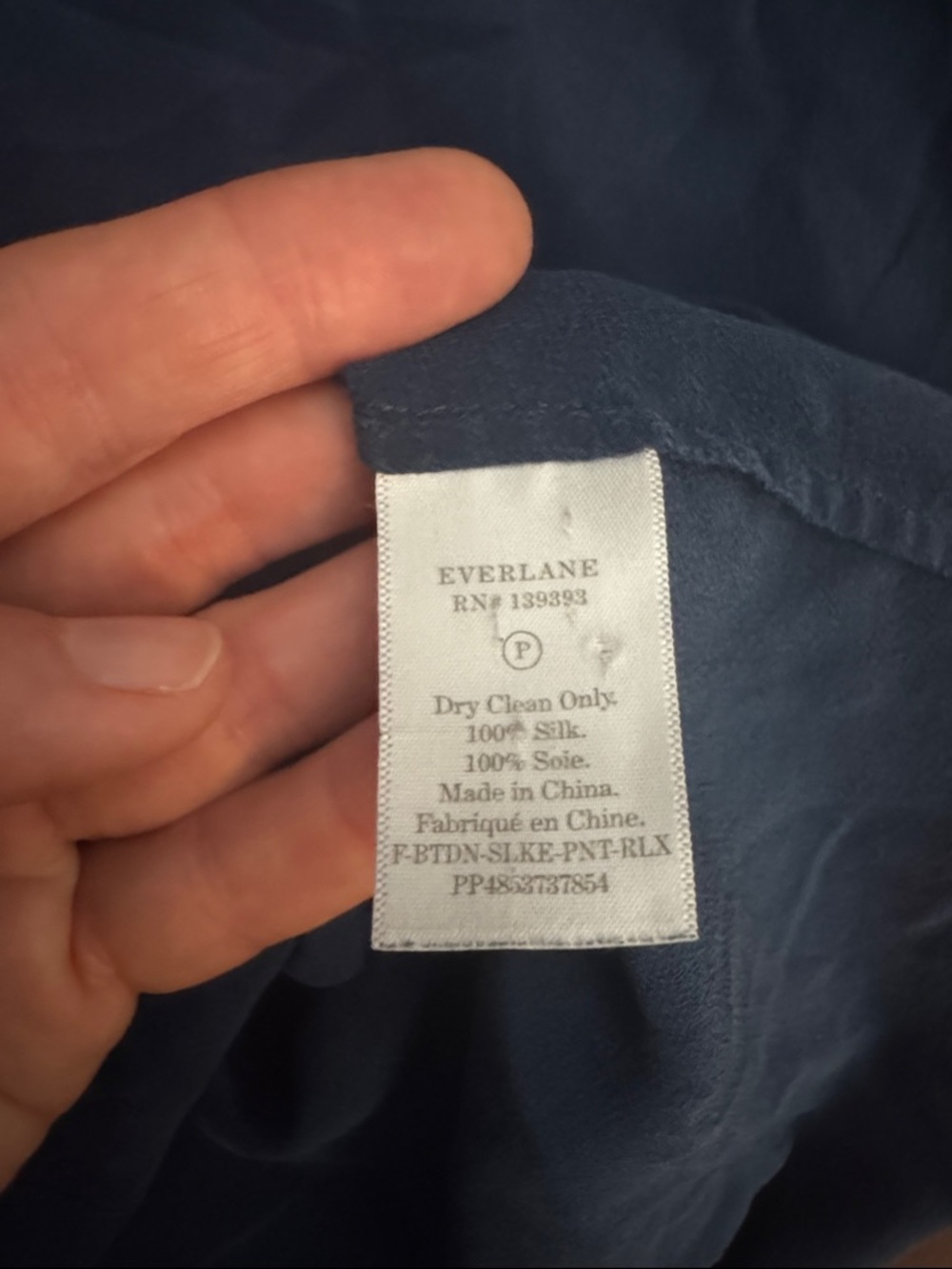 Everlane Silk Relaxed Long-Sleeve Button Down Shirt Navy 6 - Picture 5 of 5